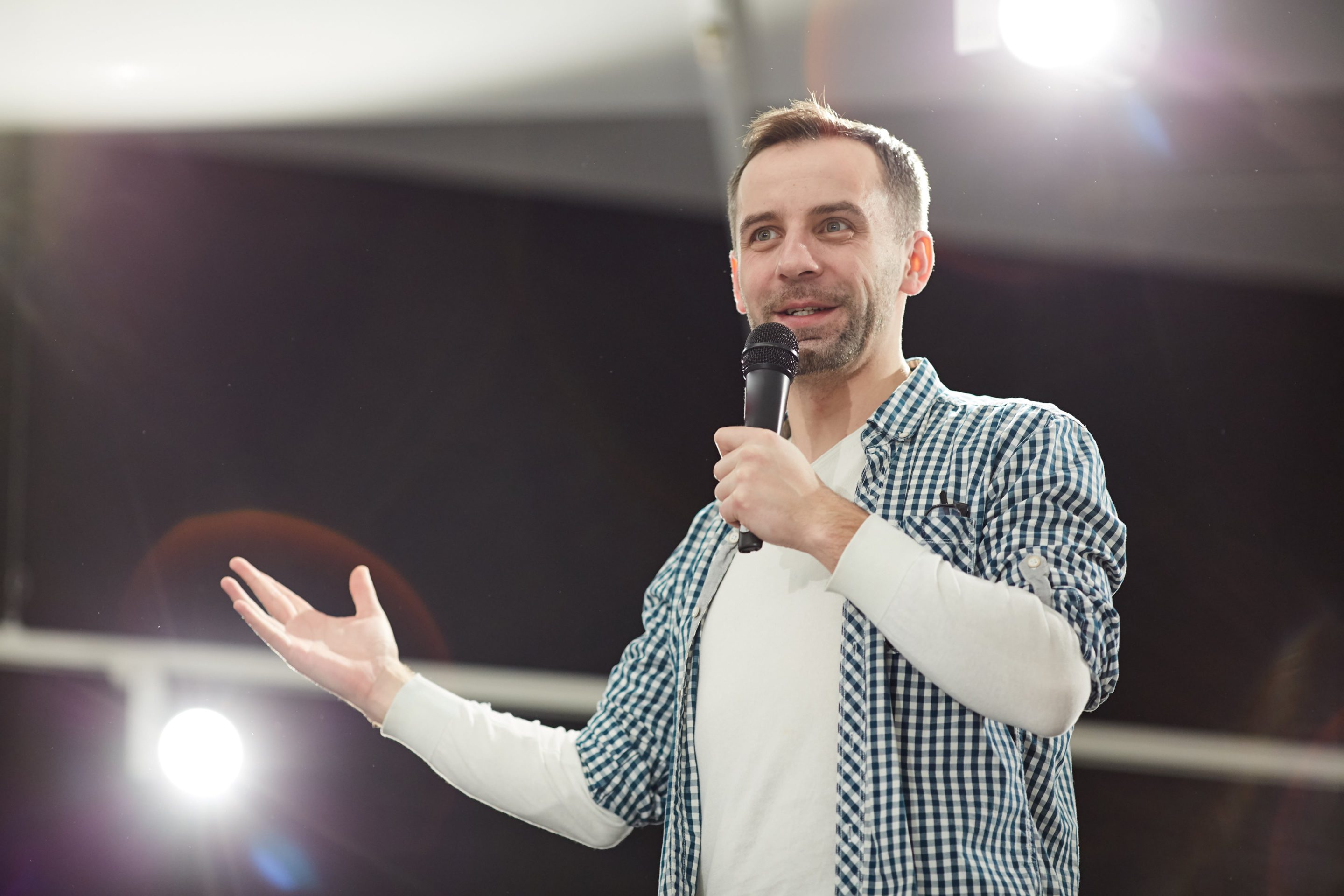 professional quizmaster hosting an event